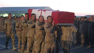 Ramp ceremony held for  Canadian soldiers